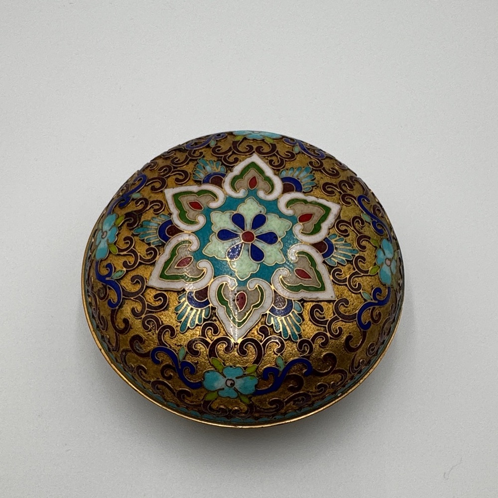 Vintage Cloisonne’ Round Trinket Jewelry Box Floral Enamel Design Brass 3.5”
